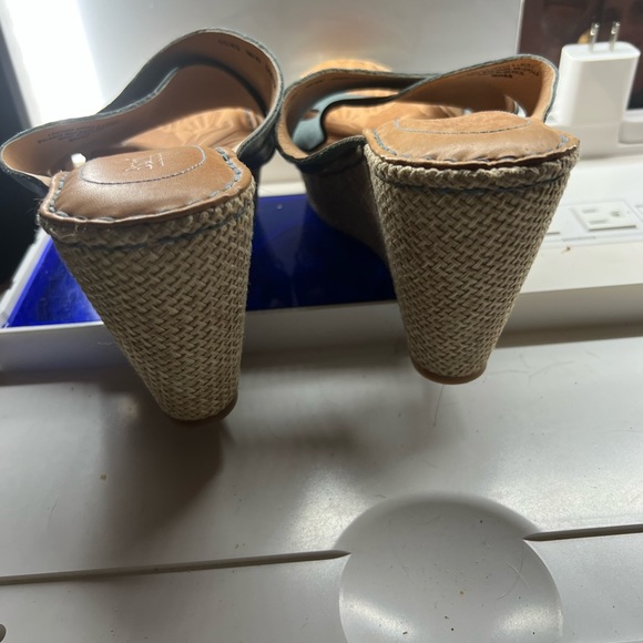 Born teal blue leather slide wedge with woven heel. Size 11. Never worn - Picture 4 of 4